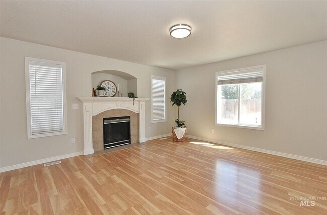 Building Photo - Beautiful Open Floor Plan Home in Boise!