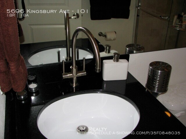 Building Photo - 5696 Kingsbury, #101