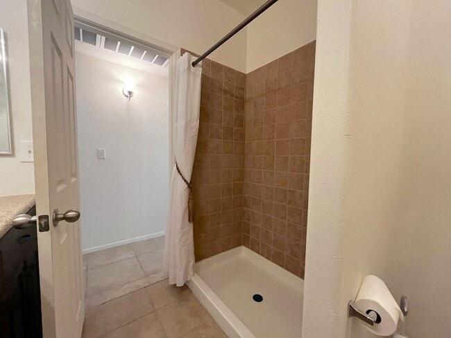 Building Photo - 3550 Bay Sands Dr