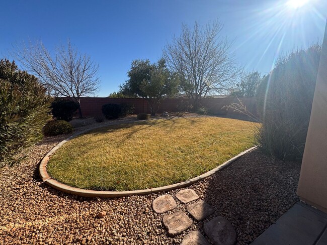 Building Photo - Coral Canyon Gem with NEW CARPET & TWO CAR...