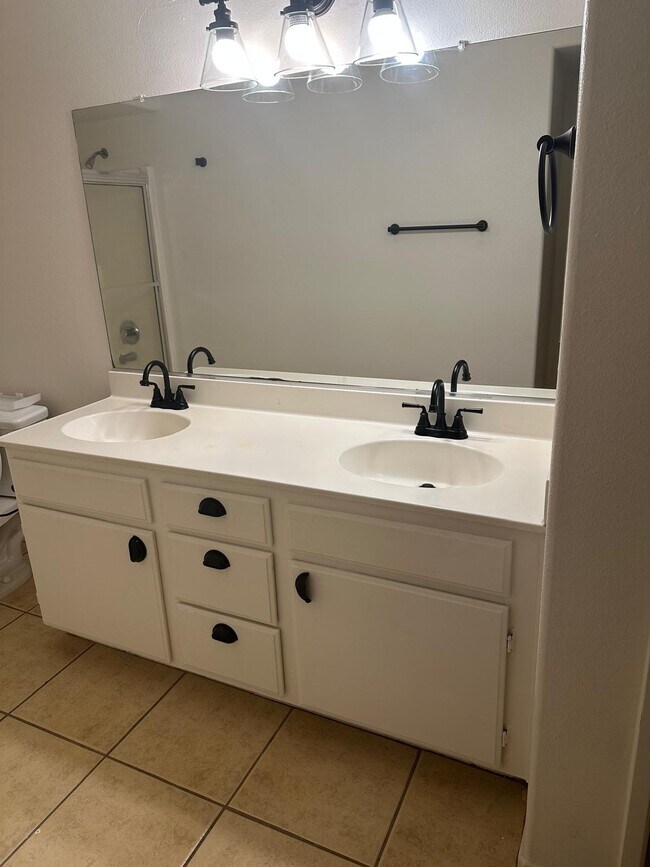 Building Photo - 1050 Harbor Heights Dr