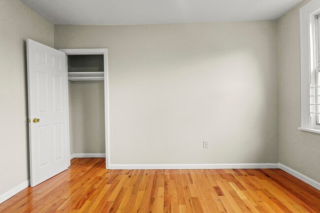 Building Photo - 117-119 Parkview