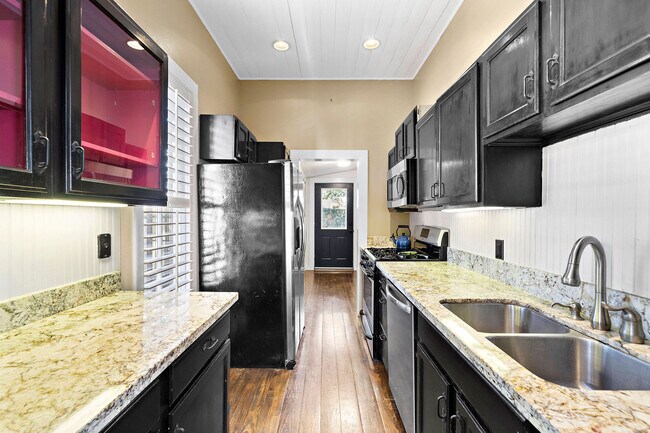 Building Photo - 2013 Decatur St