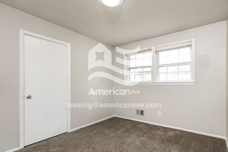 Building Photo - 713 Frieden St