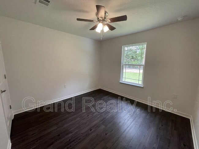 Building Photo - 6217 Fox Run St