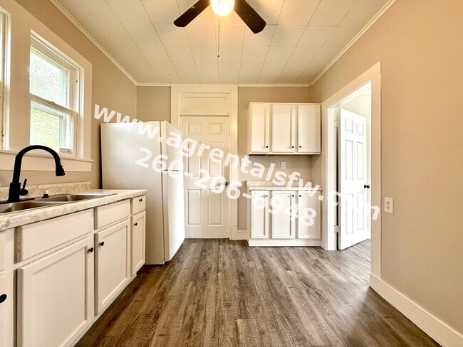 Building Photo - 3 Bedroom House
