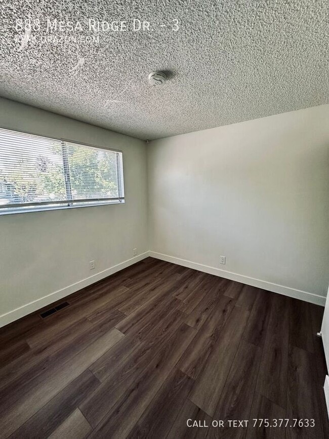 Building Photo - 888 Mesa Ridge Dr