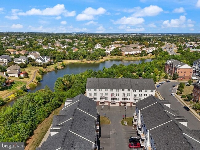 Building Photo - 43846 Artsmith Terrace