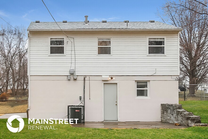 Building Photo - 1511 N Seminole Dr