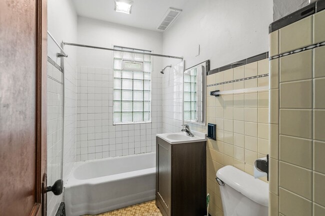 Building Photo - Murray house