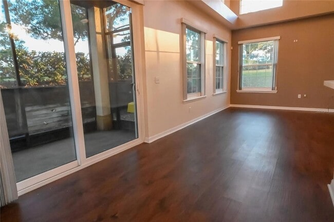 Building Photo - 704 Monroe Cir