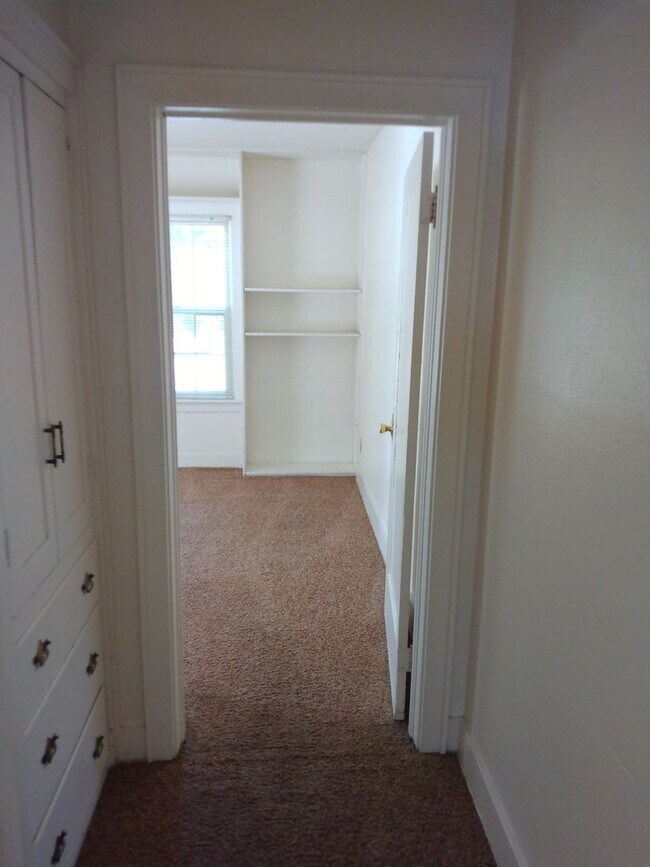 Building Photo - 712e16