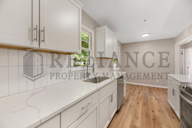 Building Photo - 2126 S Vine St