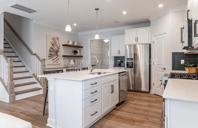 Building Photo - 19016 Yellow Birch Dr