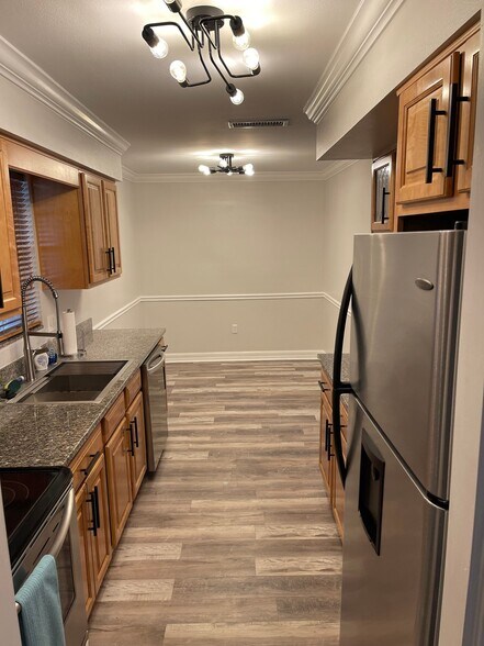 Building Photo - 3360 S Osprey Ave