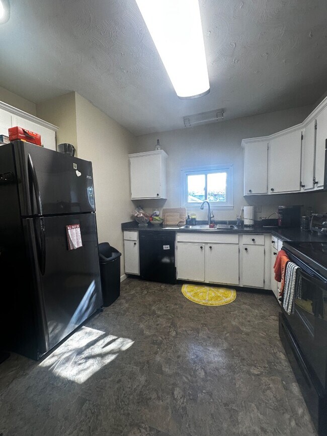 Building Photo - 136 Lorentz St