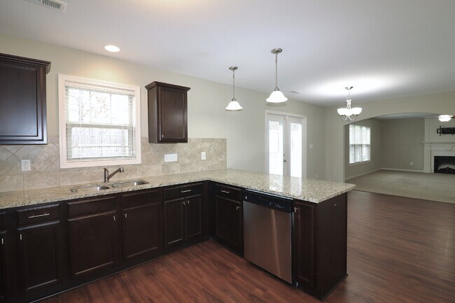 Building Photo - Spacious 4-Bedroom Home with Fireplace in Fayetteville, NC - A Must-See Rental Property!