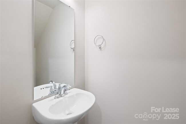 Building Photo - 2116 Clapham Ct