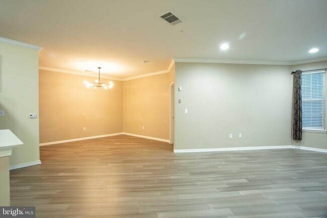 Building Photo - 350 W Elm St
