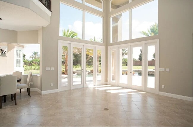 Building Photo - Executive Gated Pool Home Located in Winde...