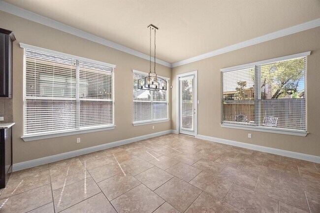 Building Photo - 4004 Gloucester Dr