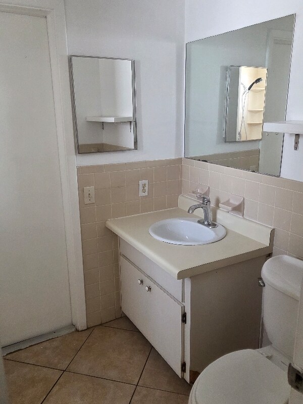 Building Photo - 7225 Rosarian Dr
