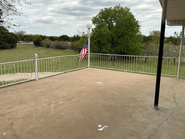 Building Photo - COMING SOON 4/2 with Acreage & BONUS SPACE