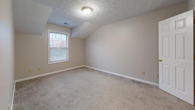 Building Photo - 3735 Lochdale Terrace