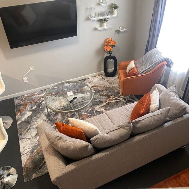 Building Photo - Spacious 2/2 Partially Furnished Close to FSU, FAMU. Available May 1, 2026.