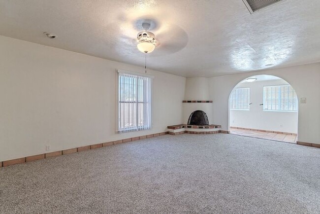 Building Photo - Centrally Located 4-Bed, 2-Bath Tucson Rental – Near U of A