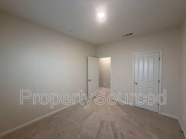 Building Photo - 437 Pendragon St