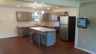 Building Photo - 2975 Charlotte Hwy