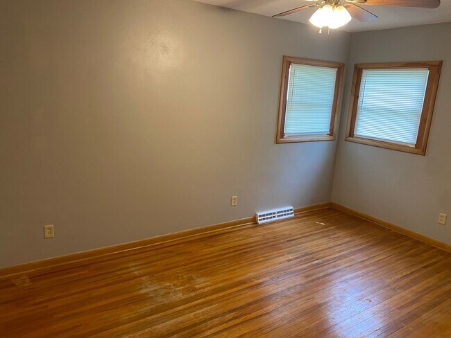 Building Photo - Now leasing for May 2026! Four Bed/Two Bath