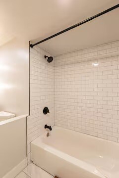 Full Bathroom - 4701 Meade St