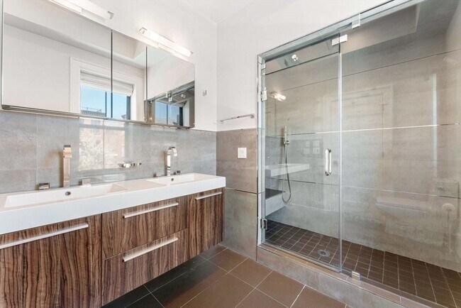 Building Photo - 32 Rutland St