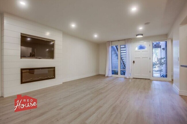 Building Photo - 4009 Canario St