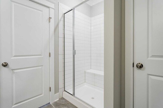 Building Photo - 3 Bedroom 2.5 Bathroom End Unit Townhome w/ 1st Floor Owners Suite and a 2 car Garage in the hear...