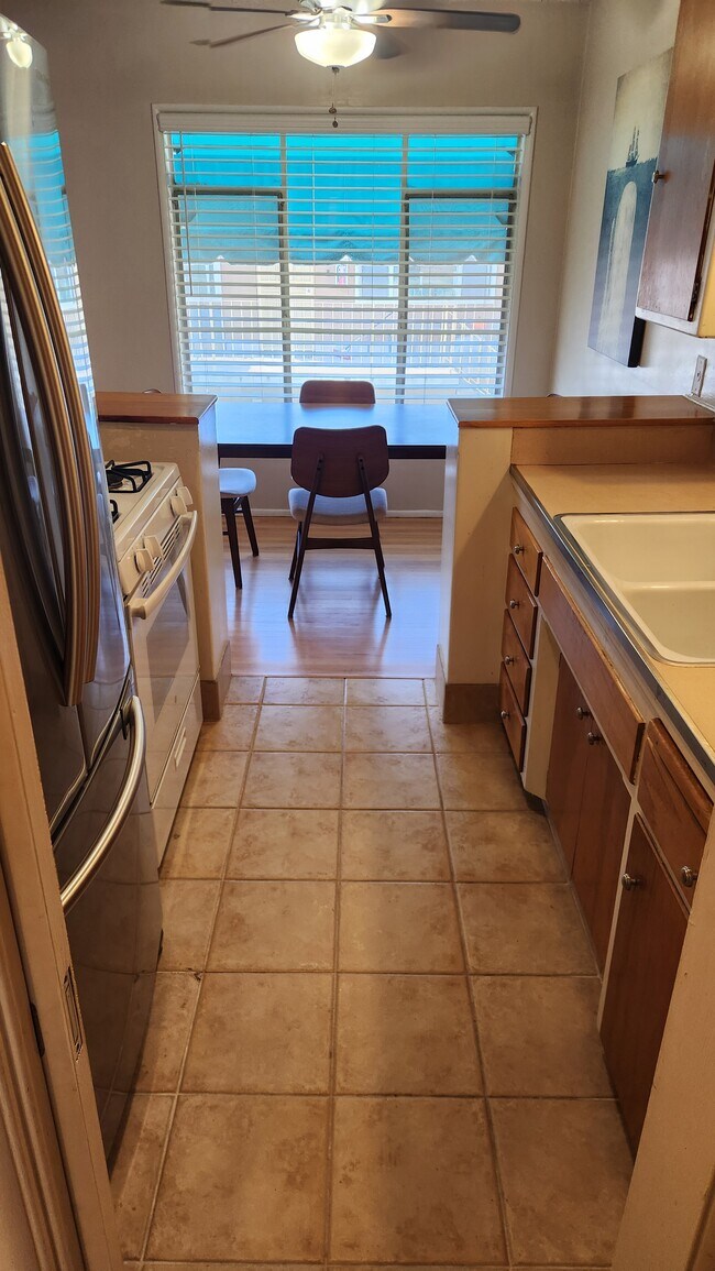 Building Photo - 2222 2nd St