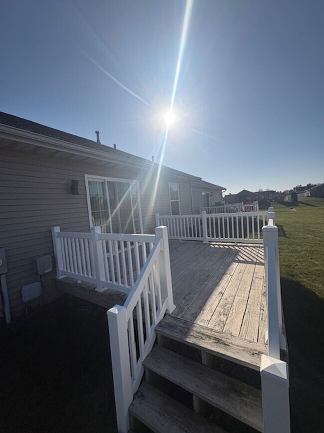 Building Photo - Duplex for Rent in Washington IL - 2 bedrooms/2baths