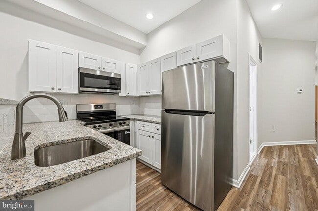 Building Photo - 750 Reservoir St