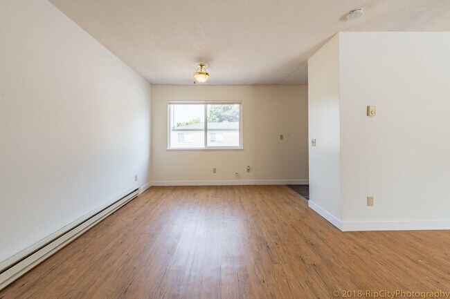 Building Photo - 3439-3439 SW 125th Ave