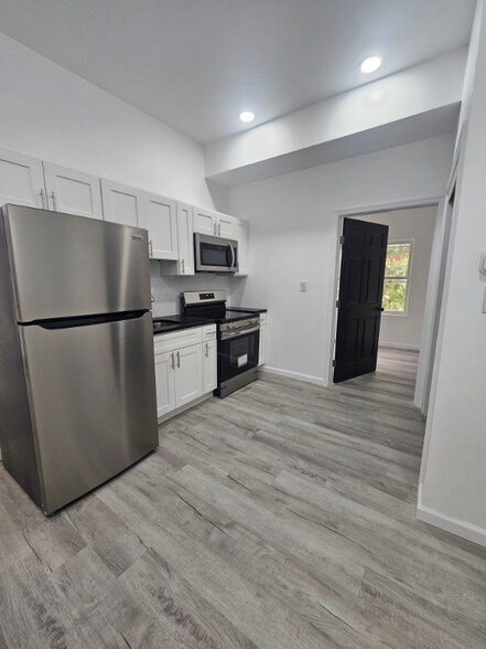 Building Photo - 5161 Wakefield St