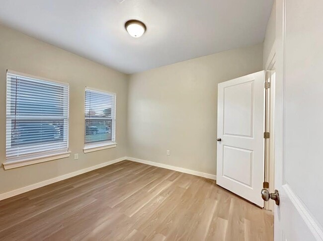 Building Photo - 2104 Willow Pl