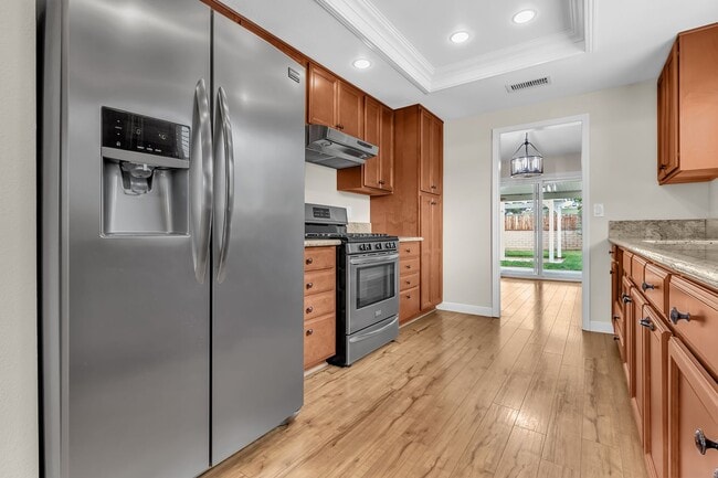 Building Photo - 244 White Oak Rd