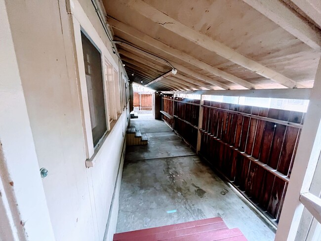 Building Photo - 2 Bedroom 1 Bath House in North Pacific Beach