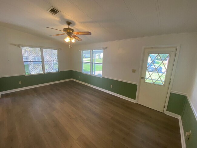 Building Photo - Beautiful 2 + 2, ANNUAL Lease In Orange Bl...