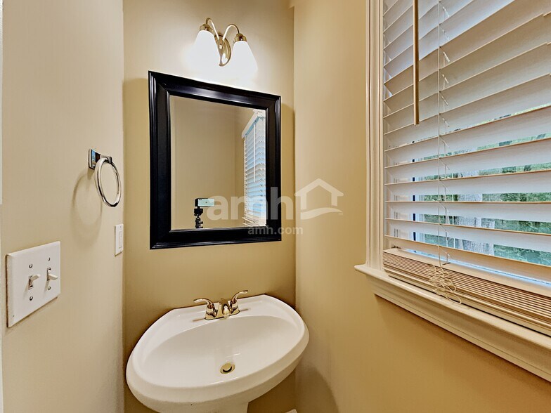 Building Photo - 1020 Allenbrook Ln