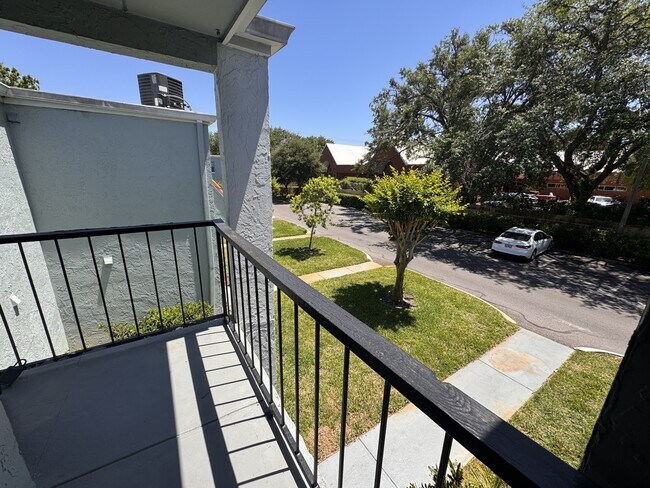 Building Photo - 2850 Somerset Park Dr