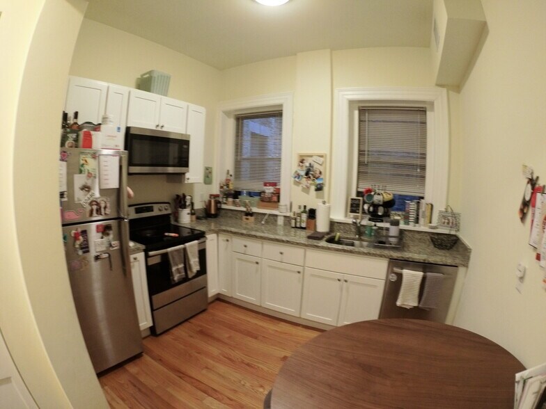 Building Photo - 1463 Beacon St