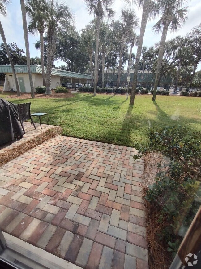 Building Photo - Hilton Head Cabanas